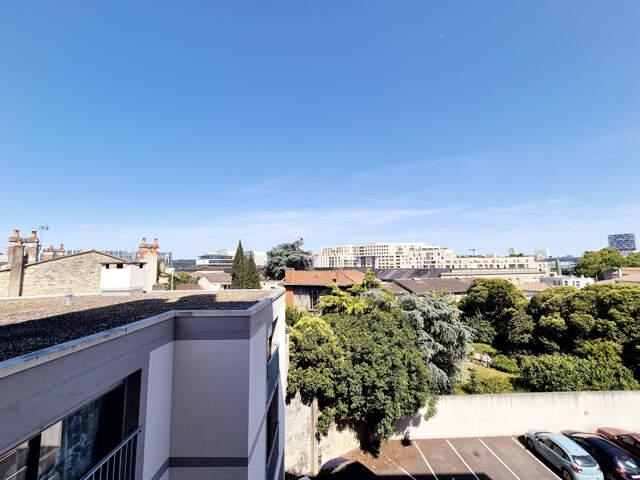 BORDEAUX GARE SAINT-JEAN   APPARTEMENT LUMINEUX AVEC ASCENSE — photo du bien