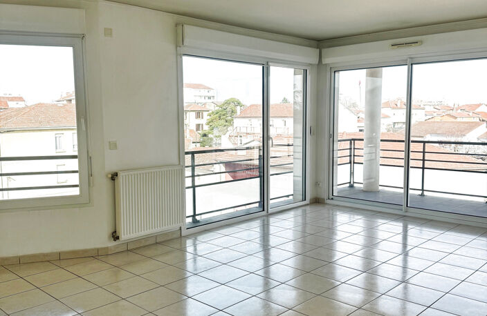  Appartement T3 avec terrasse et garage — photo 3