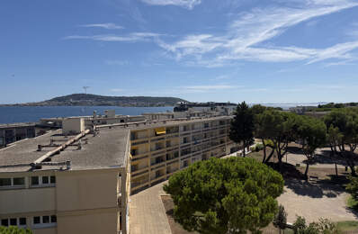 T1 dernier étage avec ascenseur et vue étang — photo du bien