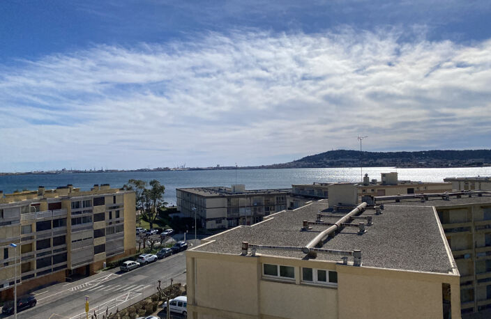 T1 dernier étage avec ascenseur et vue étang — photo 2