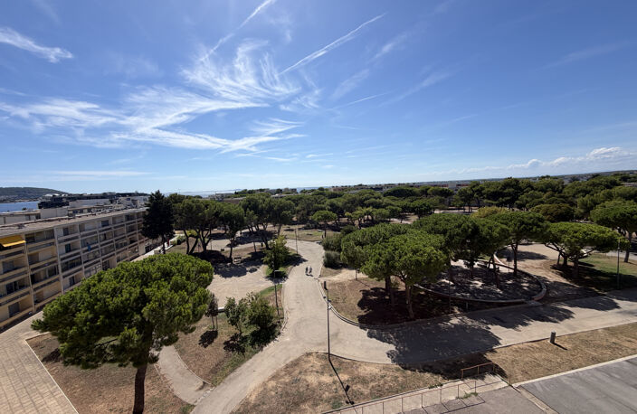 T1 dernier étage avec ascenseur et vue étang — photo 3