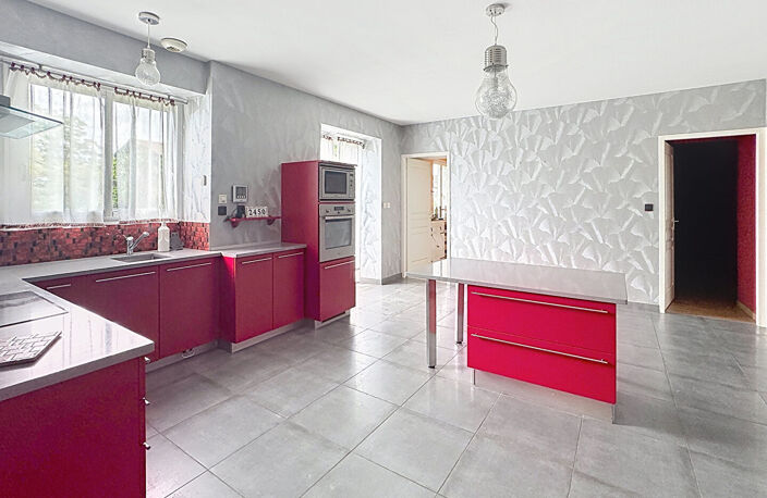 Maison La Cote Saint Andre 6 pièce(s) de 246 m² — photo 3