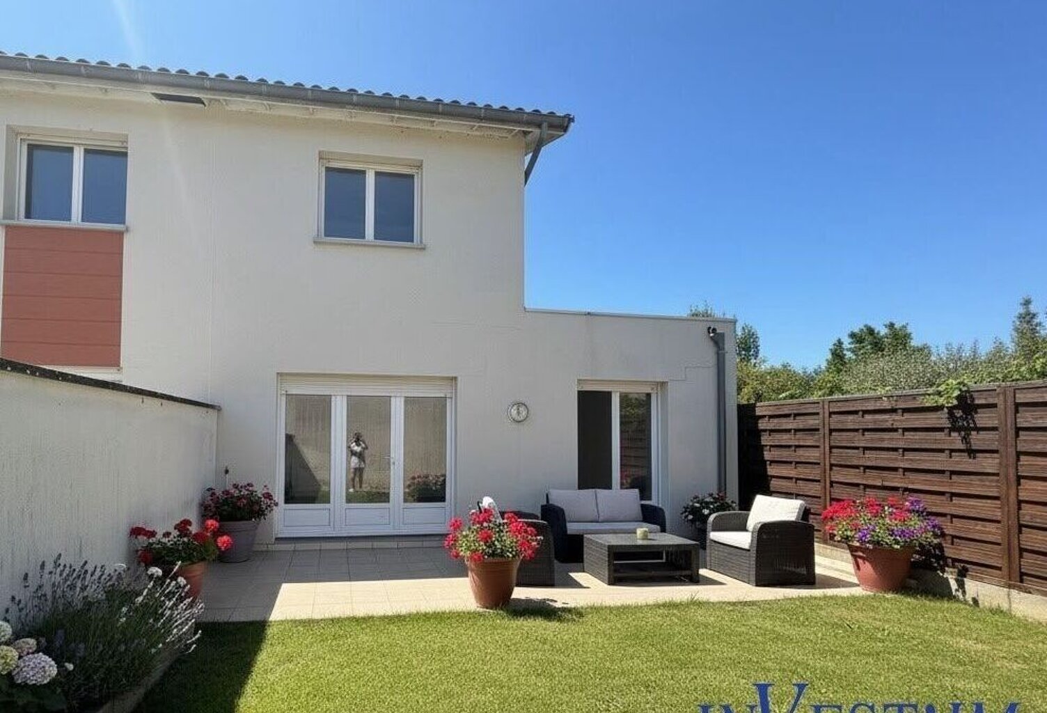 OULLINS PIERRE-BÉNITE - Maison de ville avec jardin, garage et stationnement — photo 1