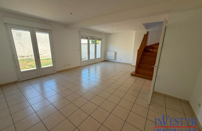 OULLINS PIERRE-BÉNITE - Maison de ville avec jardin, garage et stationnement — photo 3