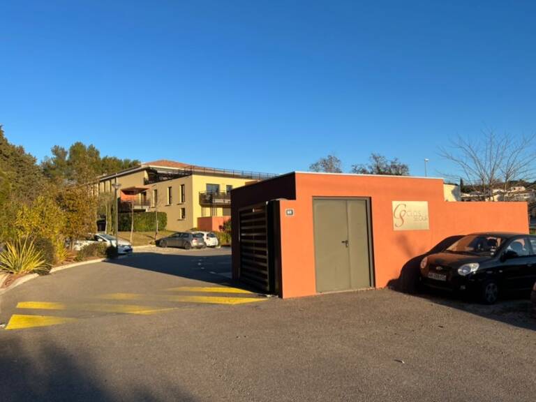 place de parking extérieure sécurisée — photo 1