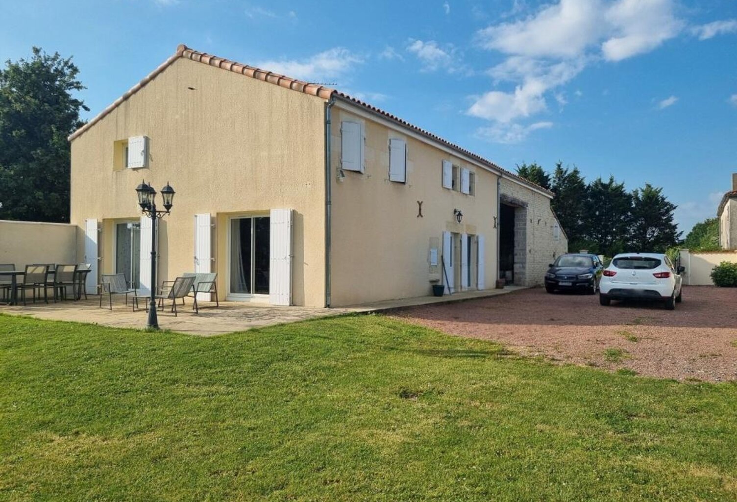 Maison en pierre, grand terrain et vie au calme — 15 min de Surgères, 10 min de Rochefort & 5 min de Tonnay-Charente — photo 1