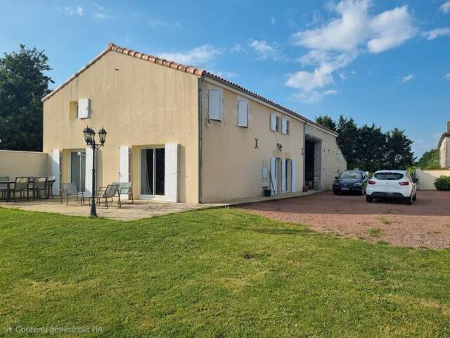 Maison en pierre, grand terrain et vie au calme — 15 min de Surgères, 10 min de Rochefort & 5 min de Tonnay-Charente — photo du bien