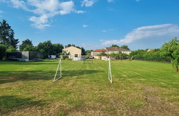 Maison en pierre, grand terrain et vie au calme — 15 min de Surgères, 10 min de Rochefort & 5 min de Tonnay-Charente — photo 5