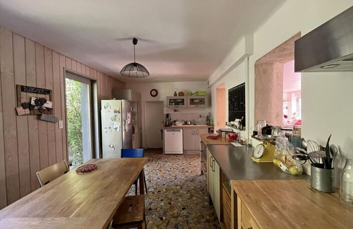 MAISON EN PIERRE DE 183M² AVEC 5 CHAMBRES ET GRANDE DÉPENDANCE À PLESSÉ — photo 2