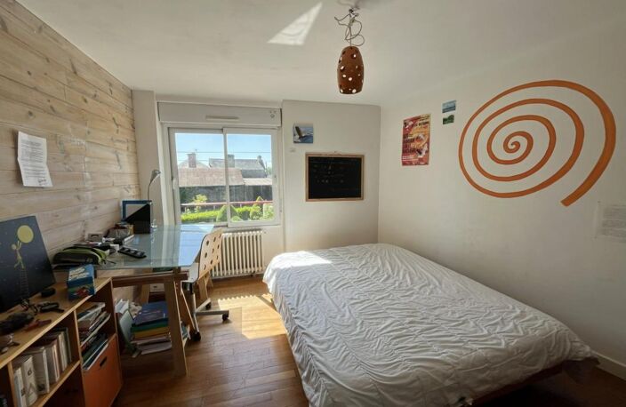 MAISON EN PIERRE DE 183M² AVEC 5 CHAMBRES ET GRANDE DÉPENDANCE À PLESSÉ — photo 5