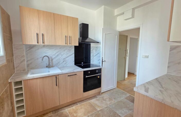 APPARTEMENT DE TYPE 3  79 M² ,  RENOVE AVEC GOUT AU 6 EME ETAGE ET AVEC ASCENSEUR - — photo 5