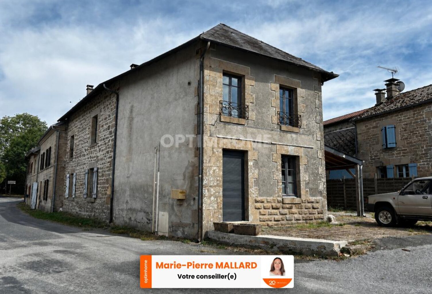 Une belle bâtisse en pierre au cœur d’un village creusois à SOUBREBOST (23) — photo 1