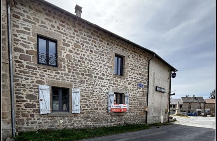 Une belle bâtisse en pierre au cœur d’un village creusois à SOUBREBOST (23) — photo 2