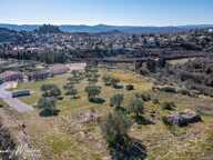 FORCALQUIER (04) – Terrain rare à bâtir, vue dominante & proximité centre, de 2 400,00 m² — photo 3