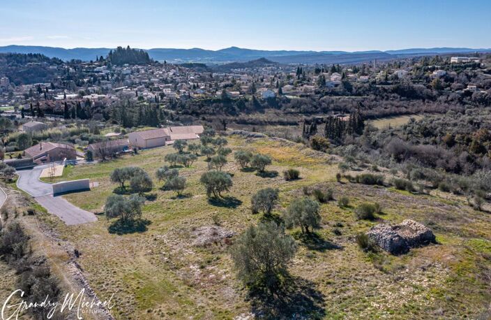 FORCALQUIER (04) – Terrain rare à bâtir, vue dominante & proximité centre, de 2 400,00 m² — photo 3
