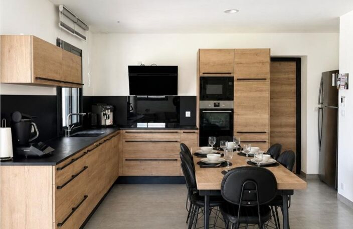 PMR -Rouvres-en-Plaine - Maison de plain-pied (2022) de 149 m2 sur parcelle de 730 m² avec piscine, quartier calme et sécurisé — photo 5
