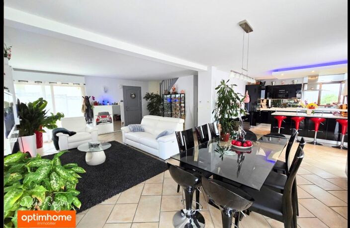 Maison familiale avec studio indépendant, terrasse exceptionnelle, garage, carport et vue dégagée – Chevrier — photo 5
