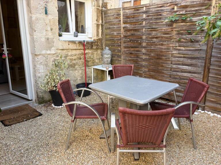 LUCON (85) COEUR DE VILLE IMMEUBLE DE RAPPORT COMPOSE DE 2 APPARTEMENTS DE TYPE T2 LOCATAIRES EN PLACE — photo 1