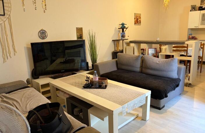 LUCON (85) COEUR DE VILLE IMMEUBLE DE RAPPORT COMPOSE DE 2 APPARTEMENTS DE TYPE T2 LOCATAIRES EN PLACE — photo 2