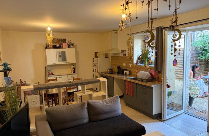 LUCON (85) COEUR DE VILLE IMMEUBLE DE RAPPORT COMPOSE DE 2 APPARTEMENTS DE TYPE T2 LOCATAIRES EN PLACE — photo 3