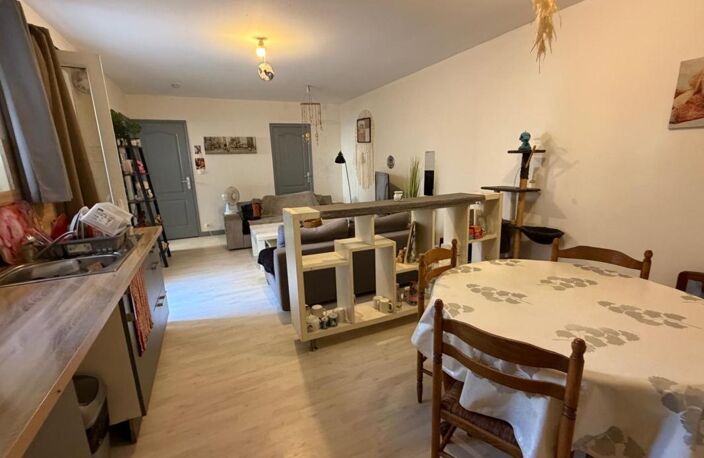 LUCON (85) COEUR DE VILLE IMMEUBLE DE RAPPORT COMPOSE DE 2 APPARTEMENTS DE TYPE T2 LOCATAIRES EN PLACE — photo 4