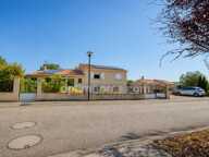 VILLARIÈS – VILLA FAMILIALE 179 M² AVEC PISCINE – 5 CHAMBRES + BUREAU – TERRAIN 1 500 M² – UN VÉRITABLE HAVRE DE PAIX — photo 2