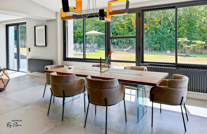 Villa d’architecte rénovée–20 min de Paris-face au parc du Château–Prestations haut de gamme - Luxe & Prestige — photo 3