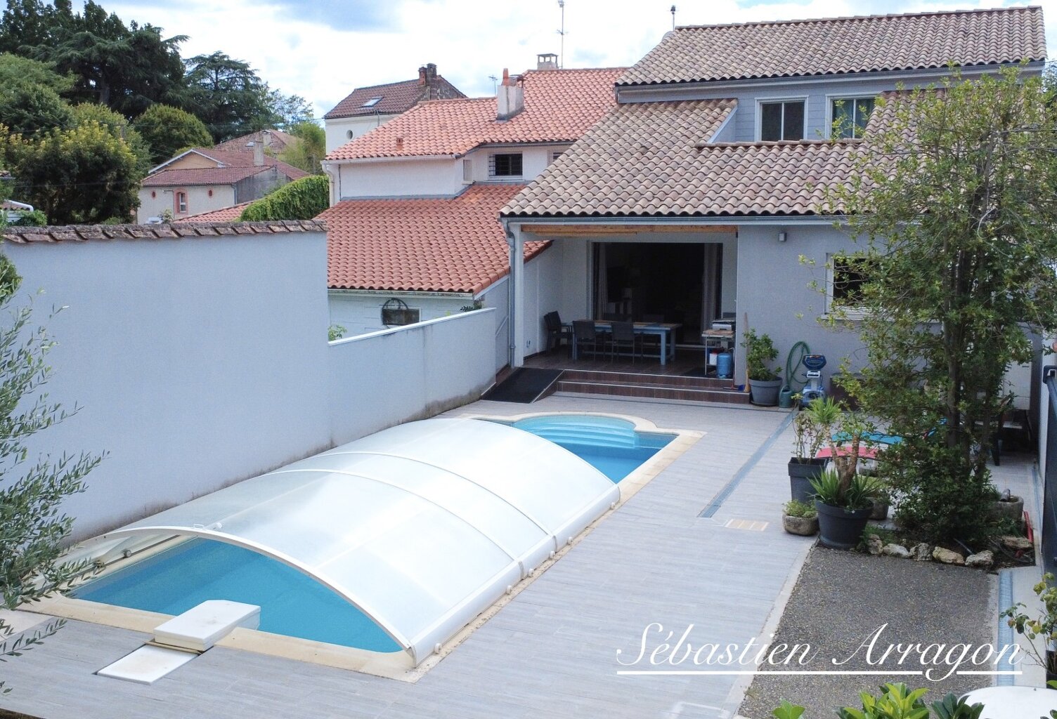 VILLENEUVE-SUR-LOT – BELLE MAISON FAMILIALE RÉNOVÉE AVEC PISCINE, JARDIN ET AUCUN TRAVAUX À PRÉVOIR — photo 1