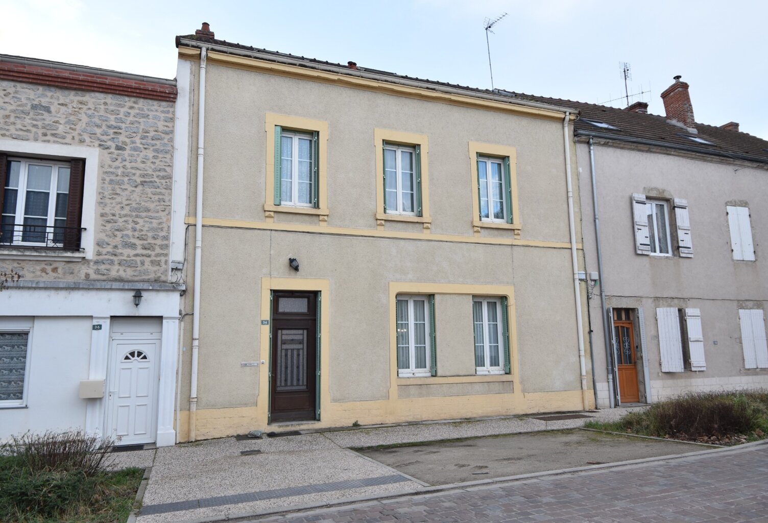 Maison à vendre 7 pièces GENELARD (71) — photo 1