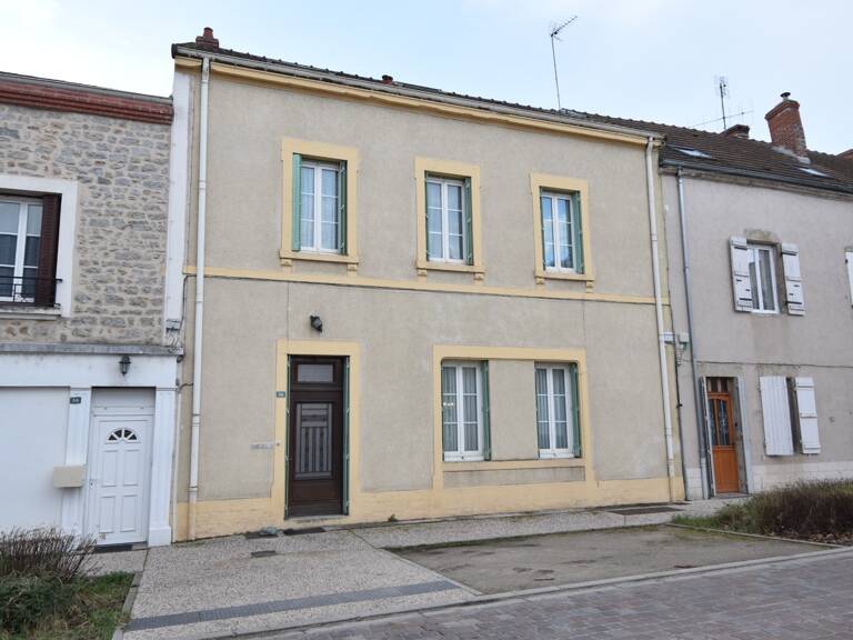 Maison à vendre 7 pièces GENELARD (71) — photo 1