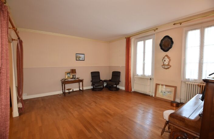 Maison à vendre 7 pièces GENELARD (71) — photo 3