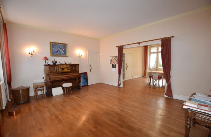 Maison à vendre 7 pièces GENELARD (71) — photo 4