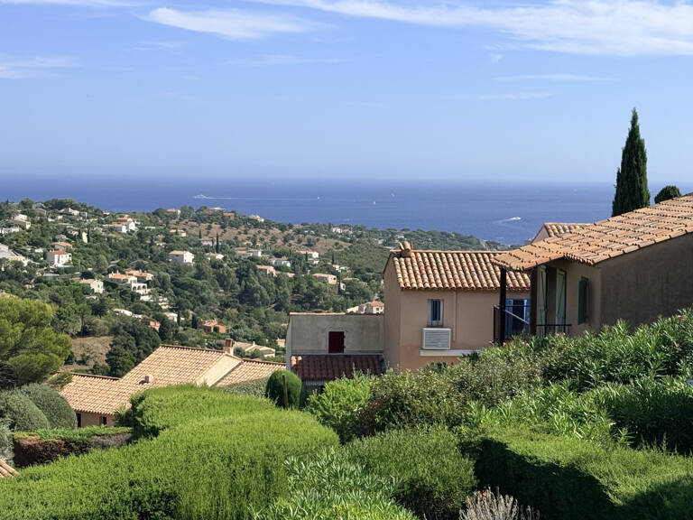 Appartement à vendre 2 pièces LES ISSAMBRES (83) VUE MER — photo 1