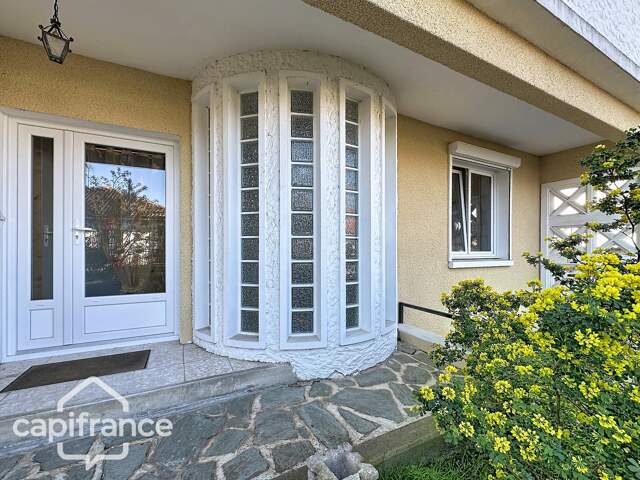 Dpt Deux Sèvres (79), à vendre THOUARS maison P7 de 196 m² - Terrain de 475,00 m² — photo du bien