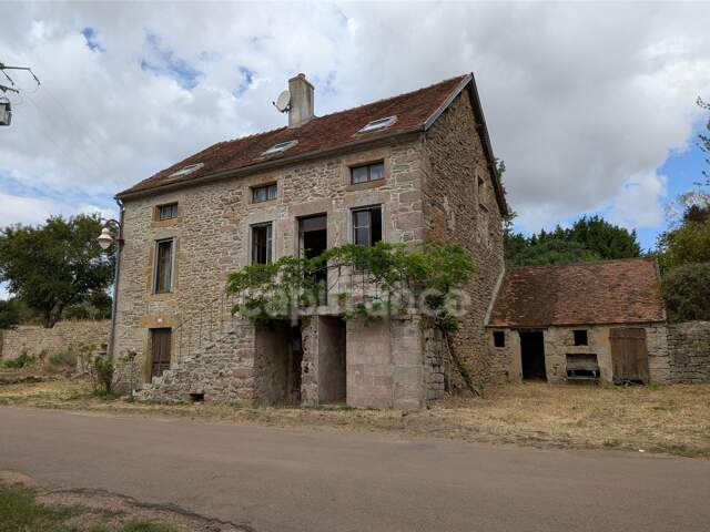 Maison de 6 pièces avec beau potentiel à MONTIGNY SAINT BARTHELEMY (21) — photo du bien