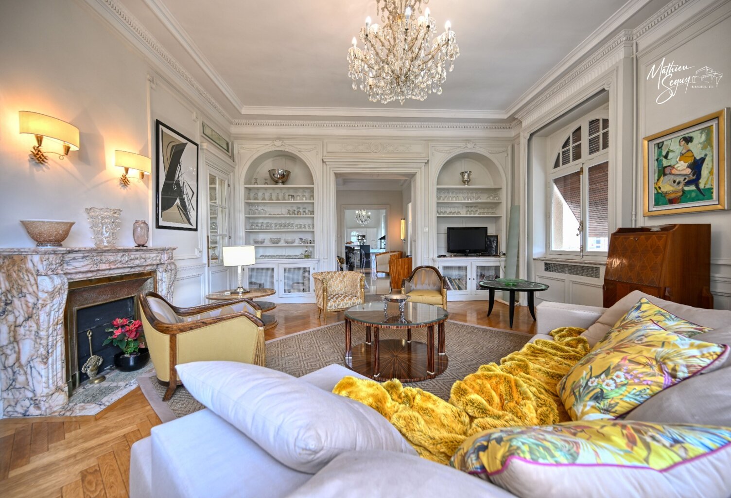 CHAZELLES SUR LYON - Propriété de Prestige — photo 1