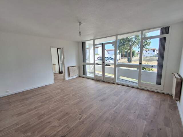 Beau T2 de 55 m² avec terrasse, lumineux et entièrement rénové à ANGLET (64) — photo du bien