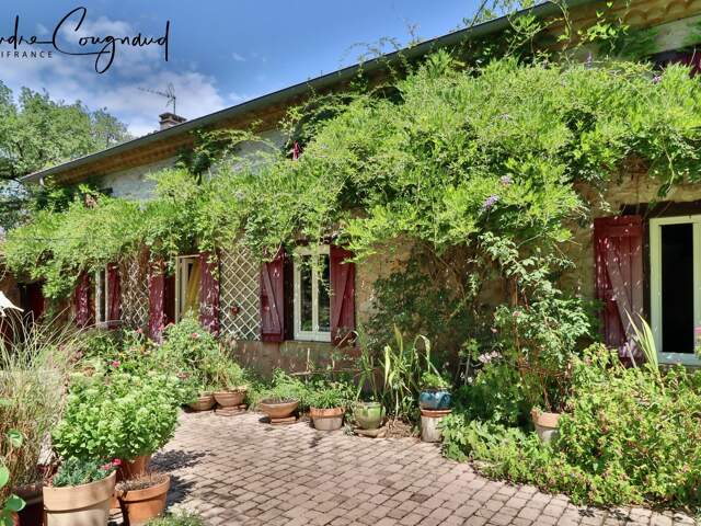 Soual (81) — Corps de ferme 187 m², 6 chambres, dépendances 440 m², terrain 9 800 m² — photo du bien