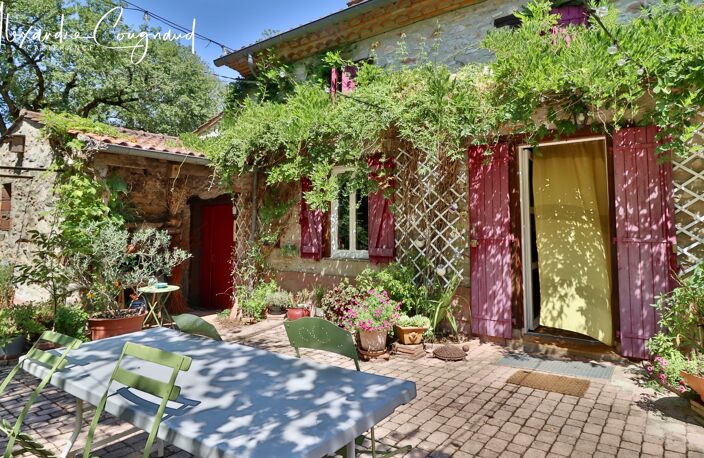 Soual (81) — Corps de ferme 187 m², 6 chambres, dépendances 440 m², terrain 9 800 m² — photo 2