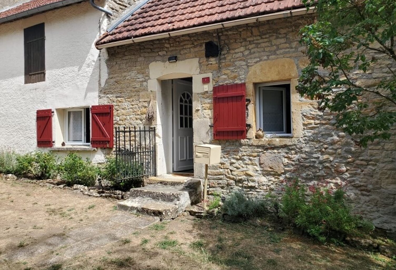 Maison située en campagne — photo 1