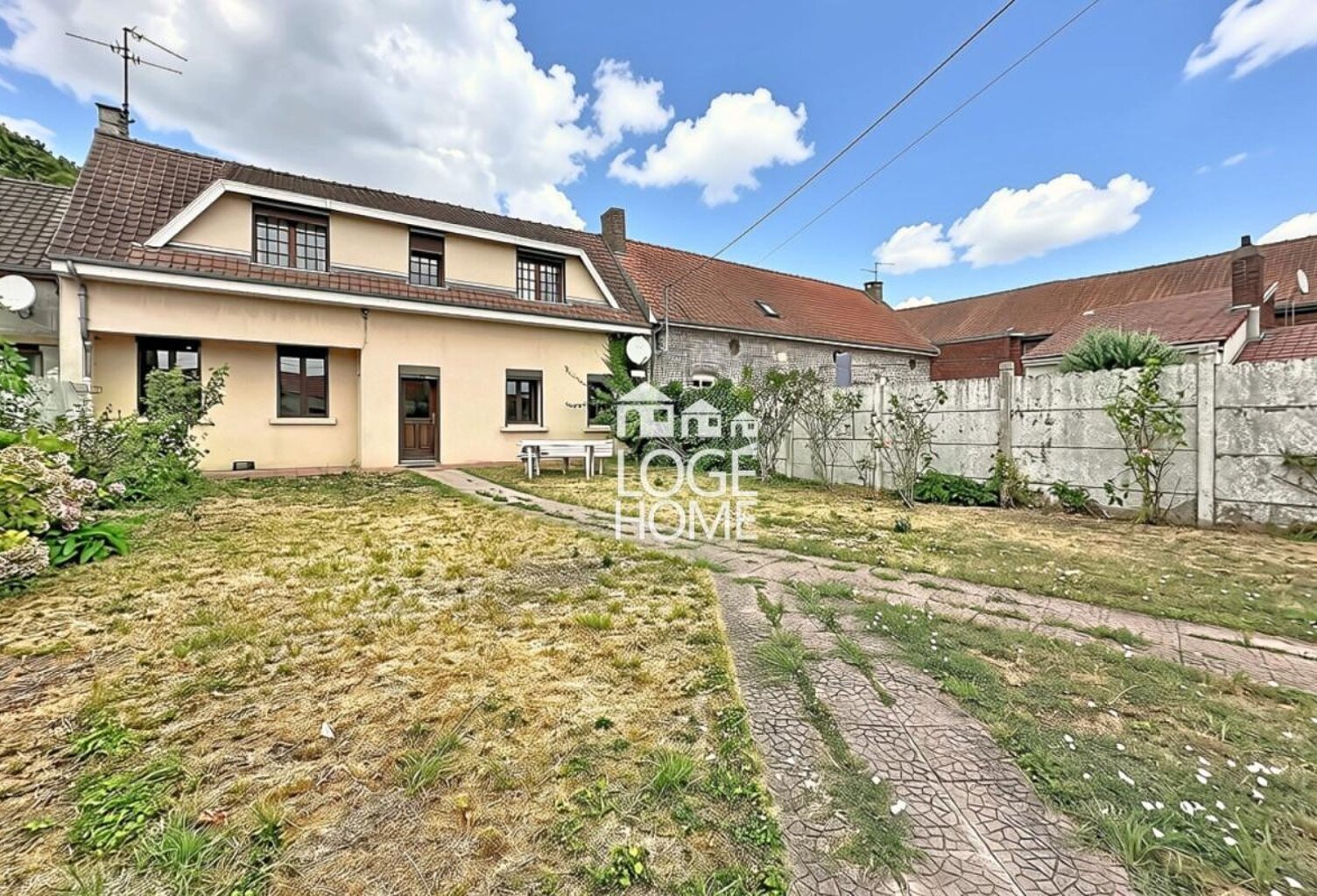 AU COEUR DE LOOS EN GOHELLE : BELLE MAISON AUX BEAUX VOLUMES, 3 CHAMBRES, JARDIN, GARAGE INDÉPENDANT DE 53M² A RENOVER — photo 1
