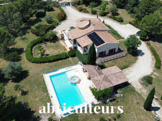 Propriété de 308 m² sur 1 hectare — 8 pièces — Lambesc (13410) — photo du bien
