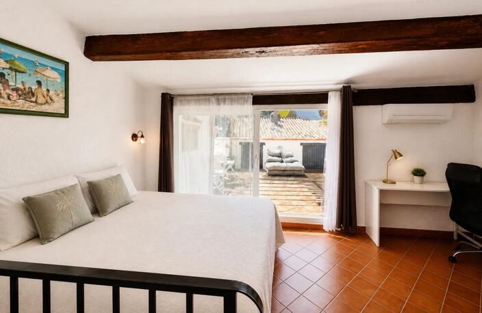 OLLIОULES – MAISON DE VILLAGE RÉNOVÉE AVEC TERRASSE TROPÉZIENNE — photo 3