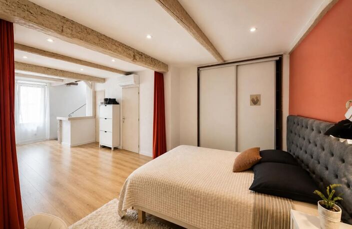 OLLIОULES – MAISON DE VILLAGE RÉNOVÉE AVEC TERRASSE TROPÉZIENNE — photo 4