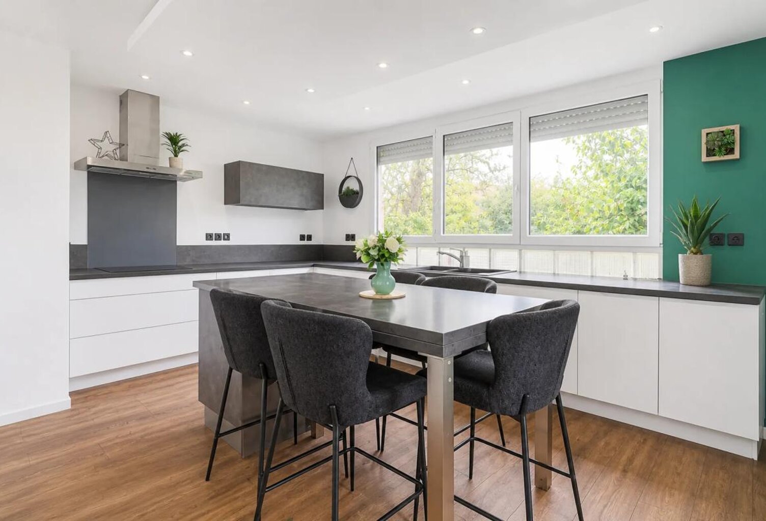 ANICHE - MAISON DE MAÎTRE DE 237 M² AVEC PISCINE, SPA & SAUNA — photo 1