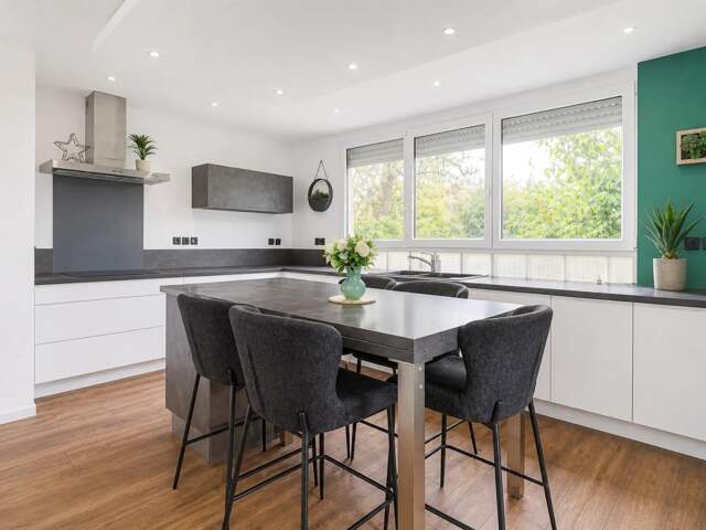 ANICHE - MAISON DE MAÎTRE DE 237 M² AVEC PISCINE, SPA & SAUNA — photo du bien