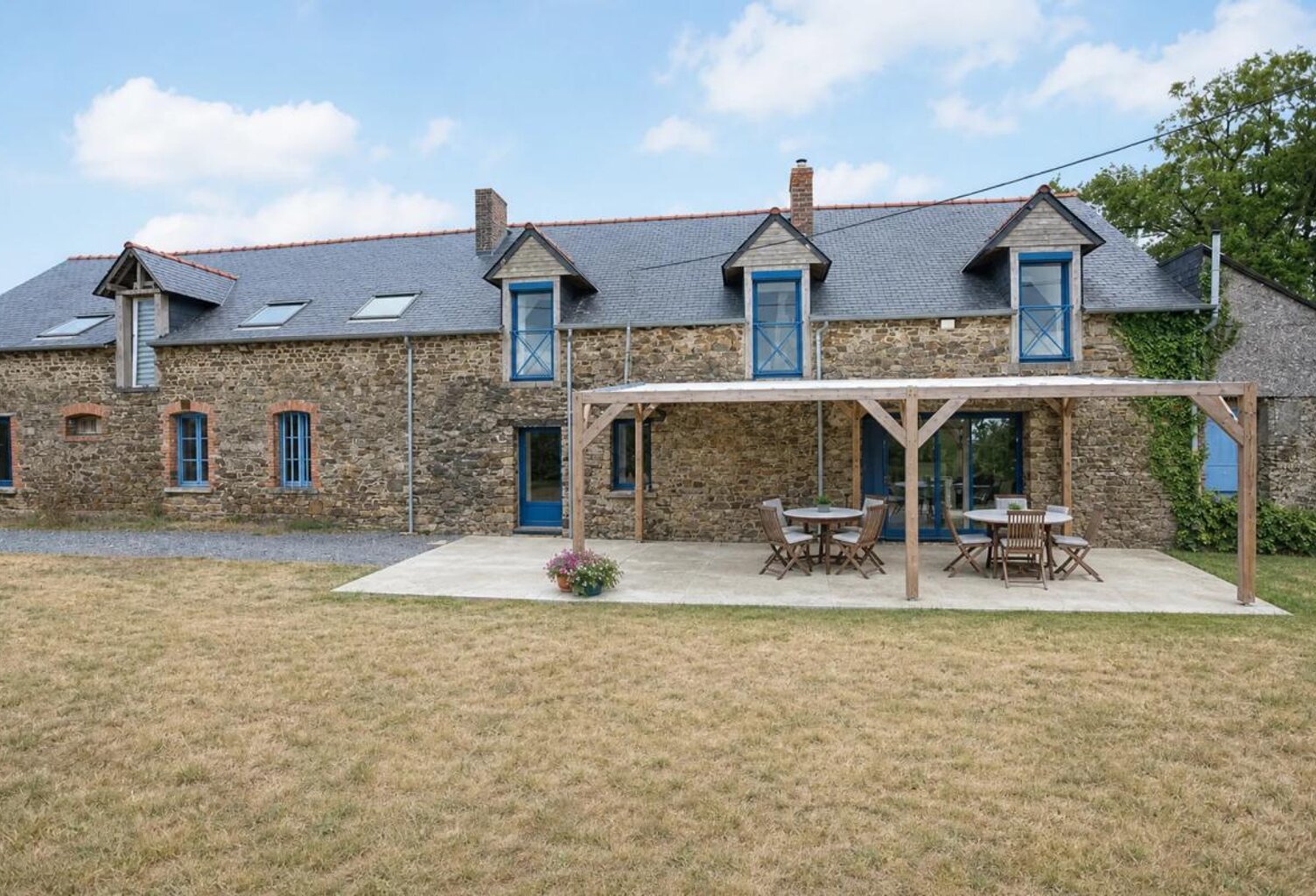 Maison de 194 m2 - 5 pièces - Martigné-Ferchaud — photo 1
