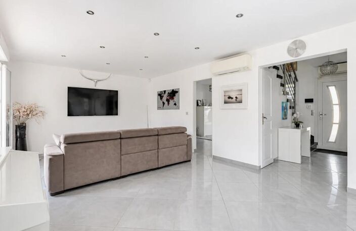 Maison entièrement rénovée de 105,33 m² avec jardin, sous-sol — photo 2