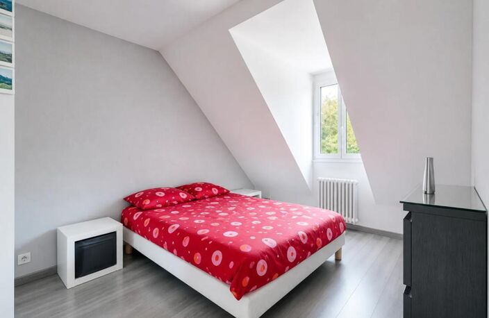 Maison entièrement rénovée de 105,33 m² avec jardin, sous-sol — photo 3
