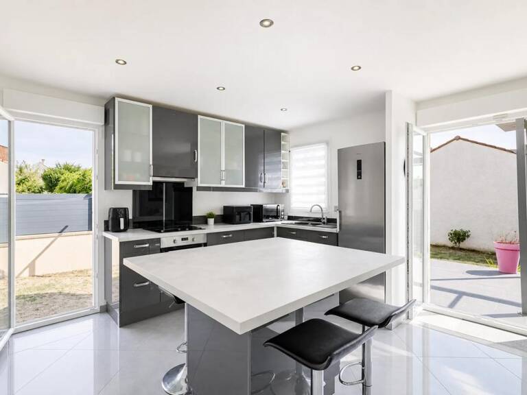 Maison entièrement rénovée de 105,33 m² avec jardin, sous-sol — photo 1